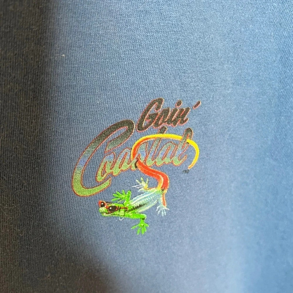 Goin Costal tee parrot on back with Santa Hat.  So cute.  Size L or XL. - Picture 3 of 5